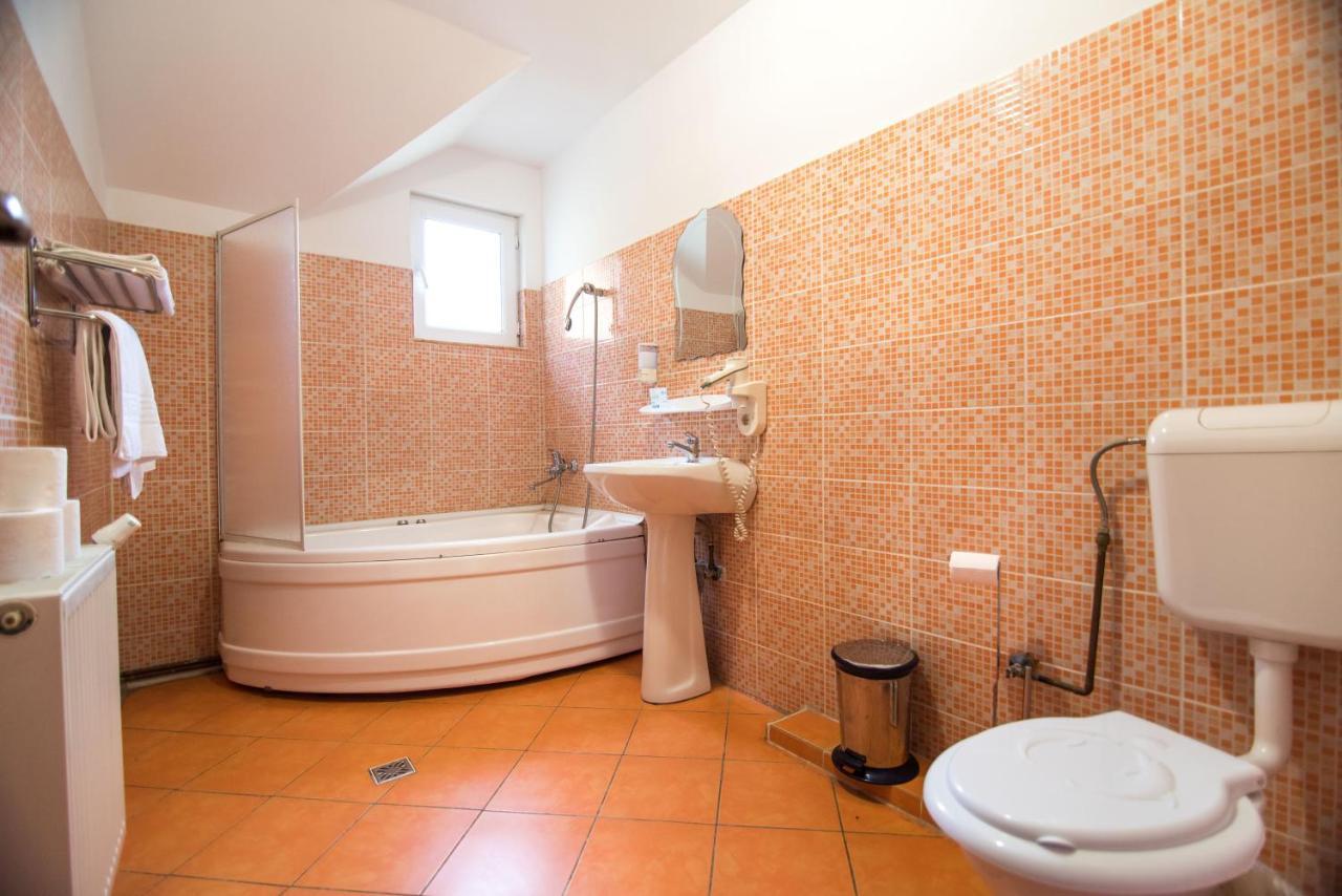 Villa Casa Domneasca Baia de Fier Esterno foto